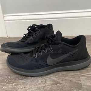 Size 9 women’s Nike running shoes